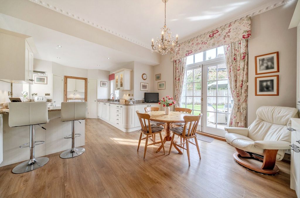 Property photo 3 of 37 Picture No. 14