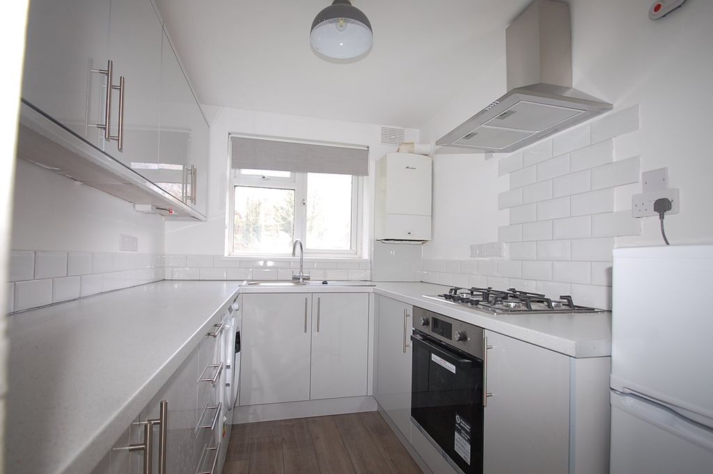 Property photo 3 of 6 Kitchen