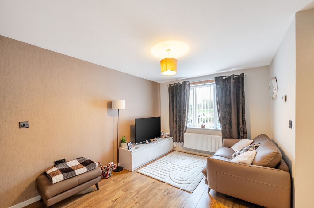 Property photo 2 of 19 1369917-17-68F243...