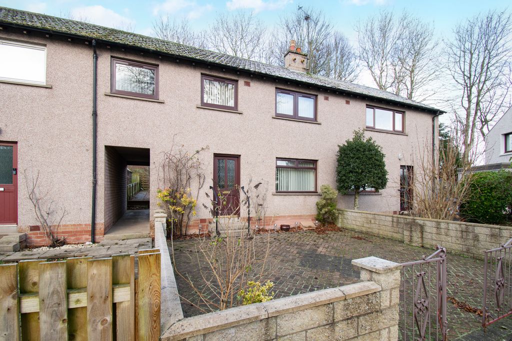 Property photo 2 of 35