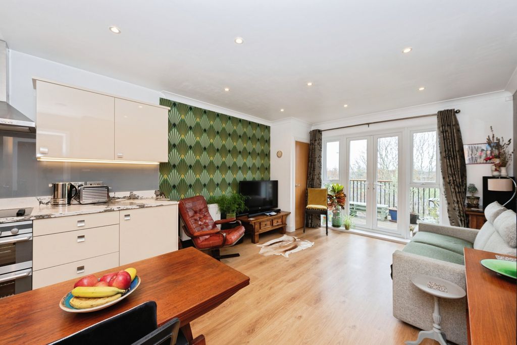 Property photo 2 of 24