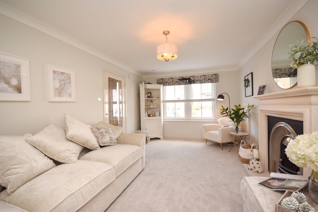 Property photo 2 of 27