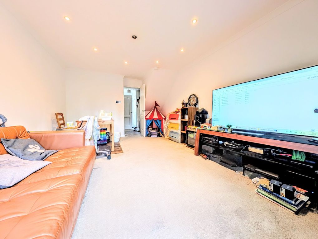 Property photo 3 of 9