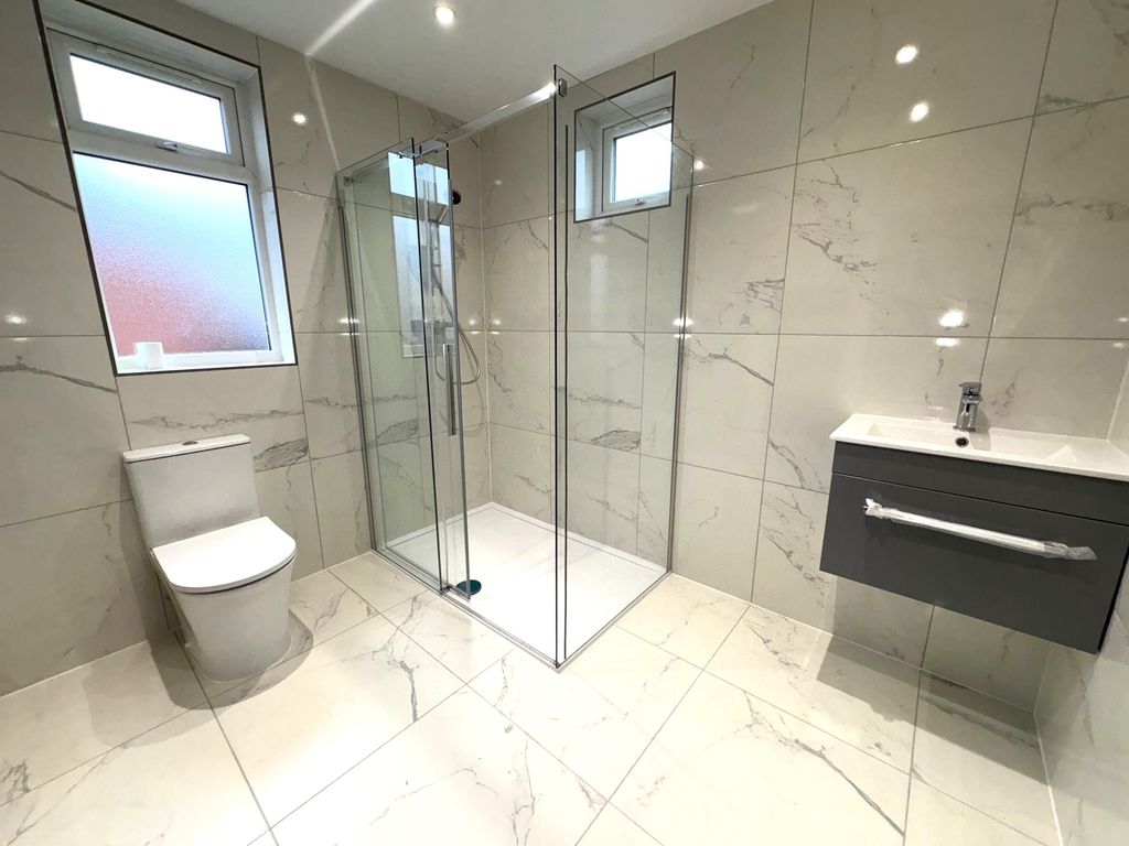 Property photo 2 of 14 12Stursulabath1