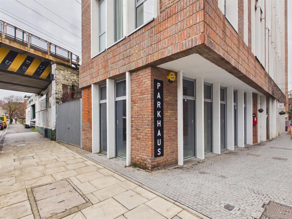 Property photo 2 of 9 Cam04237G0-Pr0270-Still002.Jpg