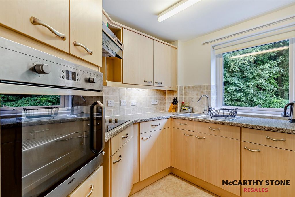 Property photo 3 of 18 Kitchen