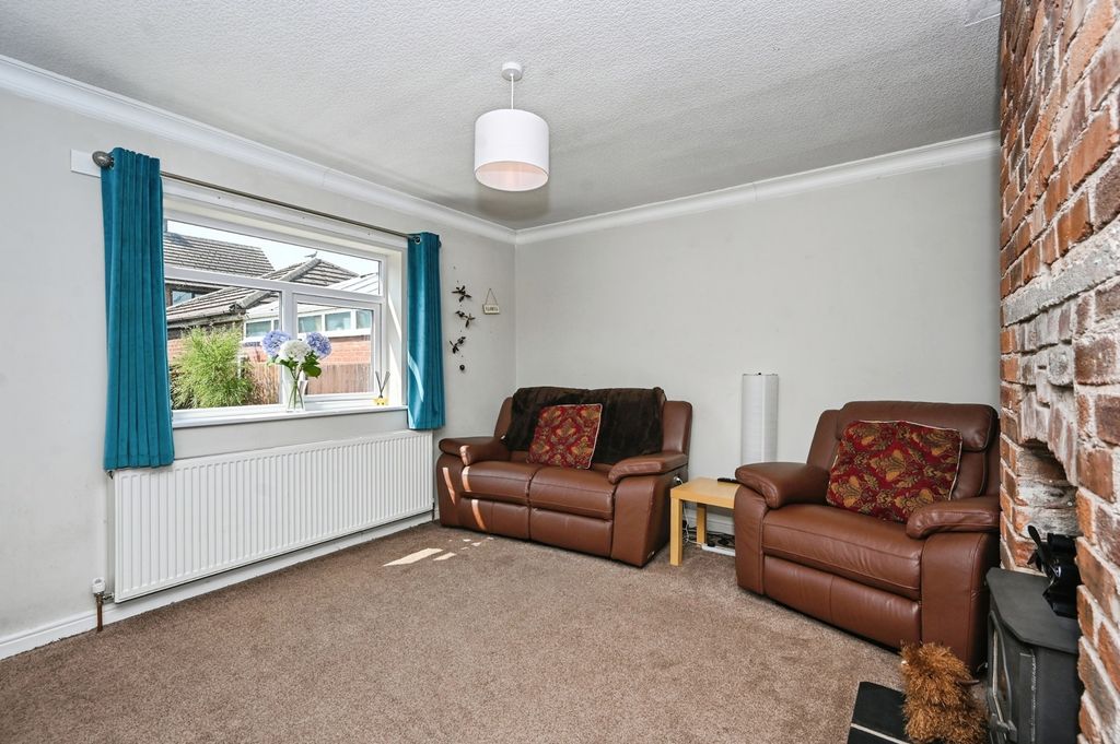 Property photo 2 of 11 Dining Room