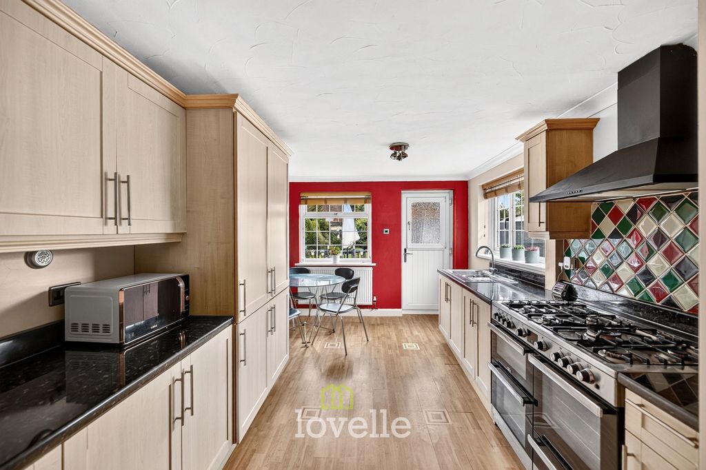 Property photo 2 of 32