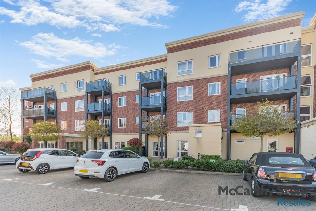 Property photo 1 of 21 8685506-Exterior03.Jpg