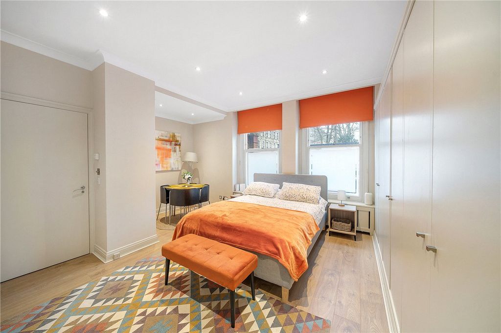 Property photo 2 of 11 Studio