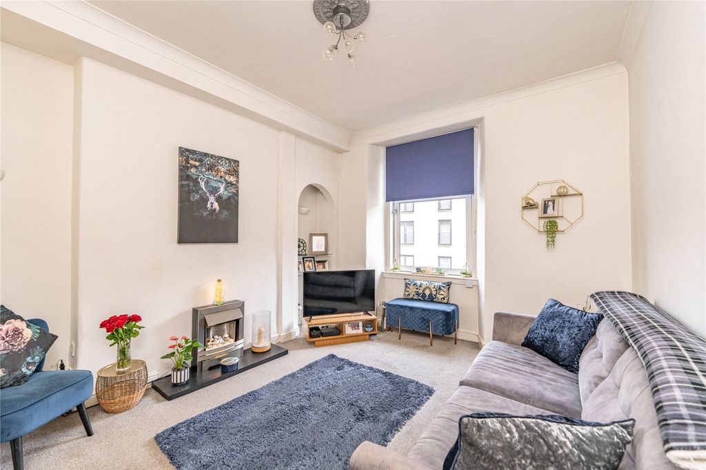 Property photo 2 of 16 Lounge