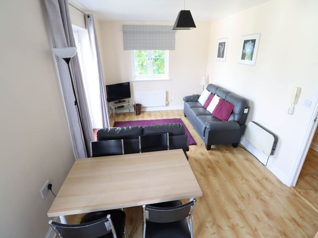 Property photo 3 of 8 5B1F9E24-4929-490c-Bab1-A70687F8E4d7