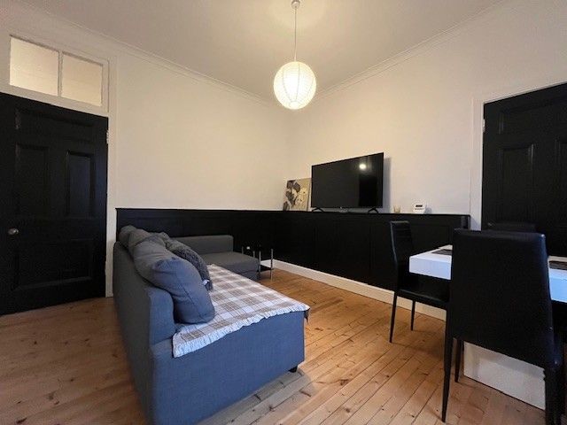 Property photo 1 of 10 Living Room