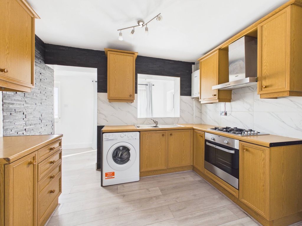 Property photo 3 of 9 Kitchen
