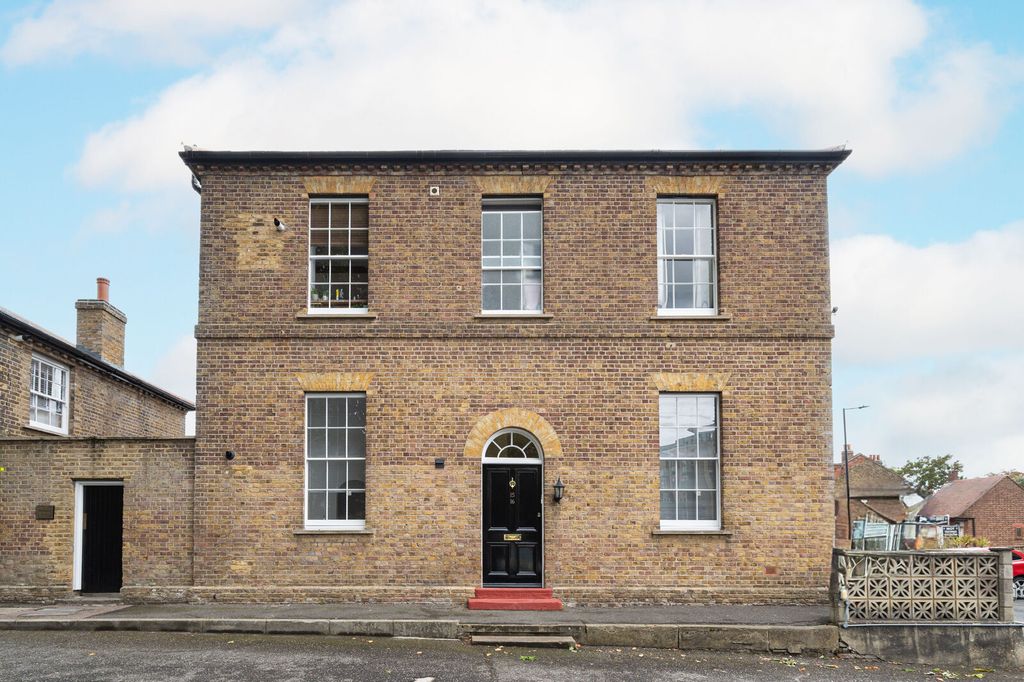 Property photo 2 of 12