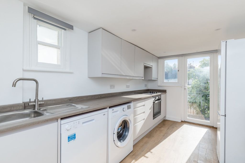 Property photo 3 of 11 Picture No. 02