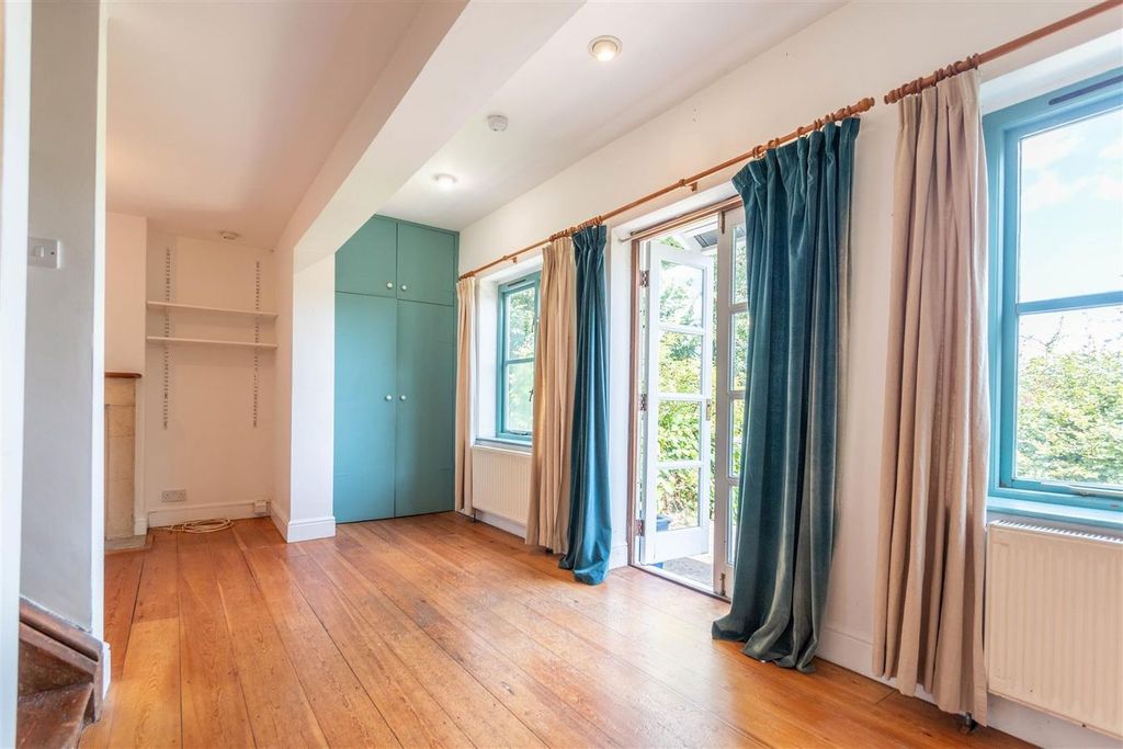 Property photo 2 of 11