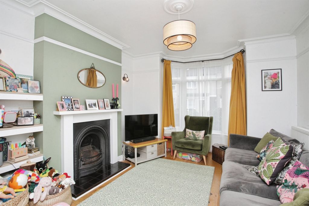 Property photo 3 of 17