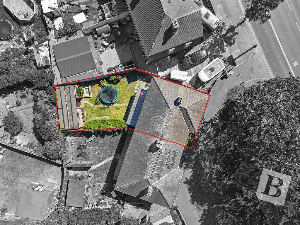 Additional image 15 of 4 bed semi-detached house for saleWood Lane, Dagenham RM8