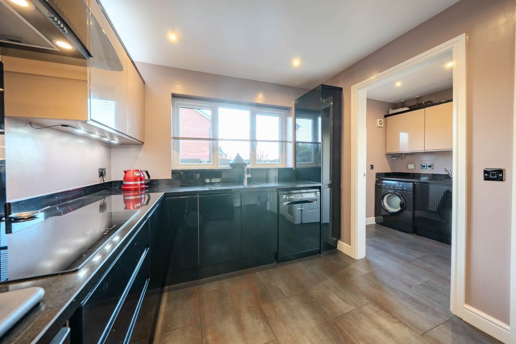 Property photo 3 of 24 Picture No. 04