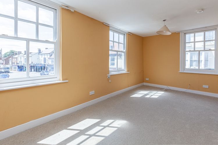 Property photo 3 of 7 260098