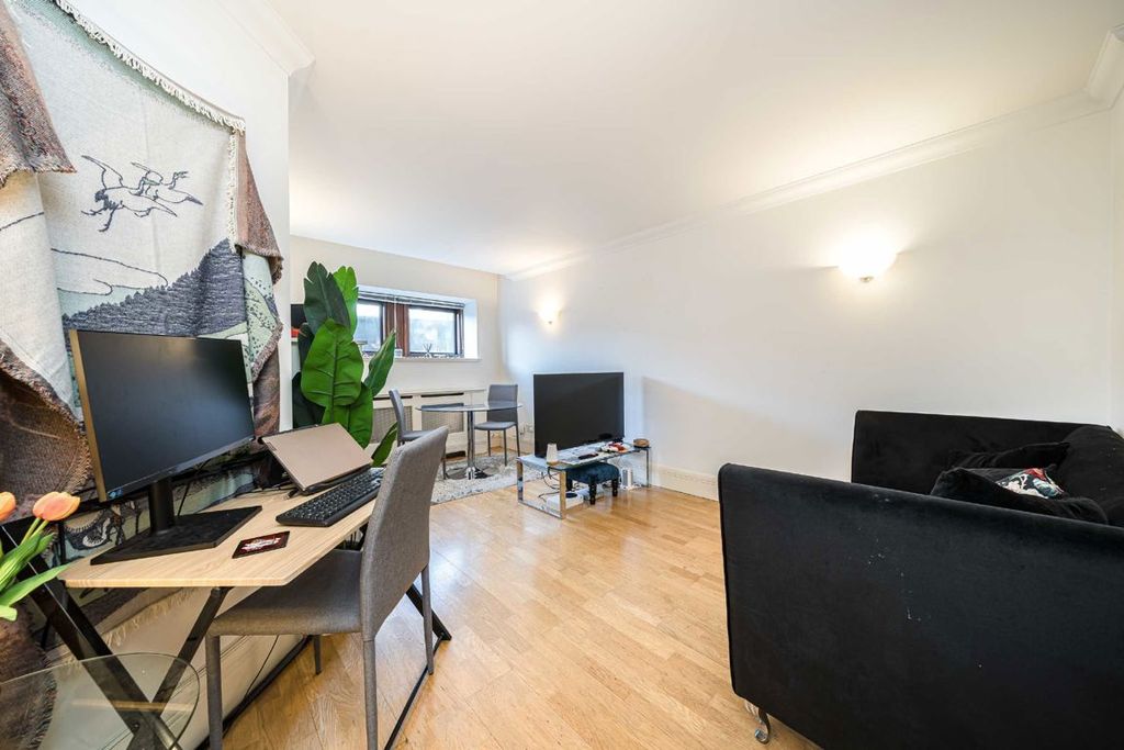 Property photo 3 of 5