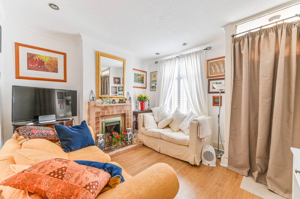 Property photo 3 of 11
