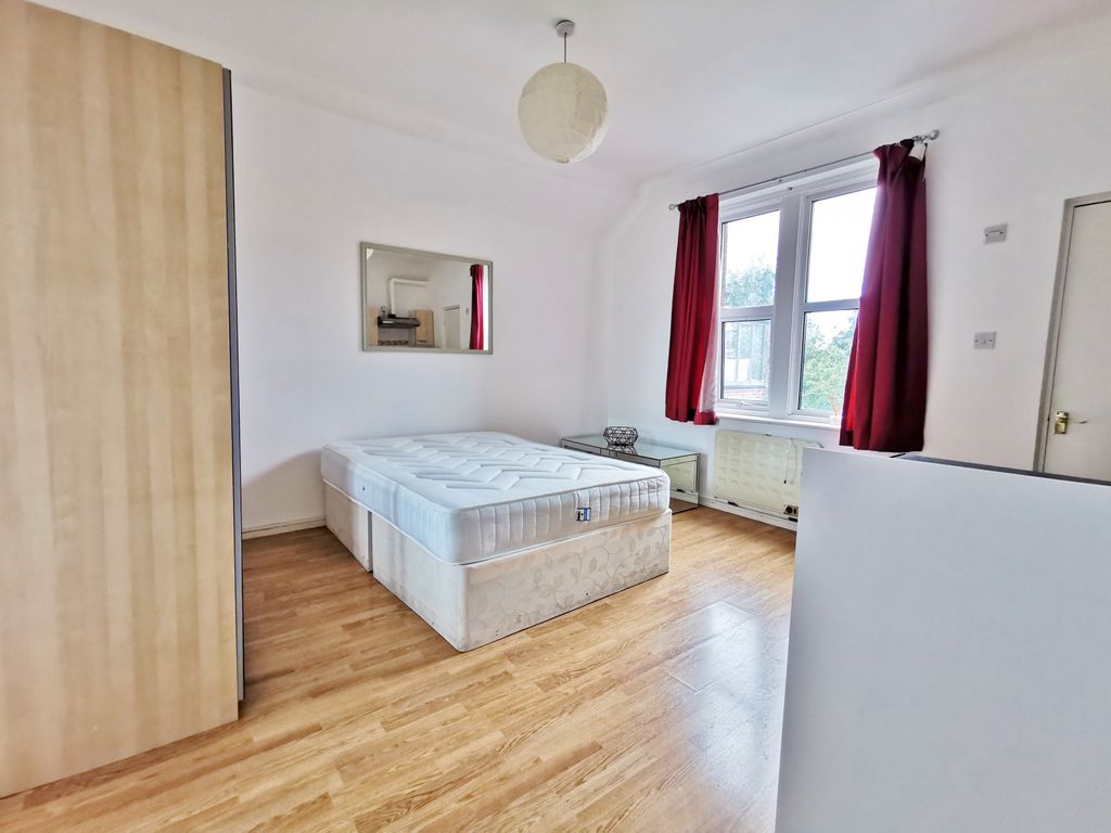 Property photo 1 of 7 Studio