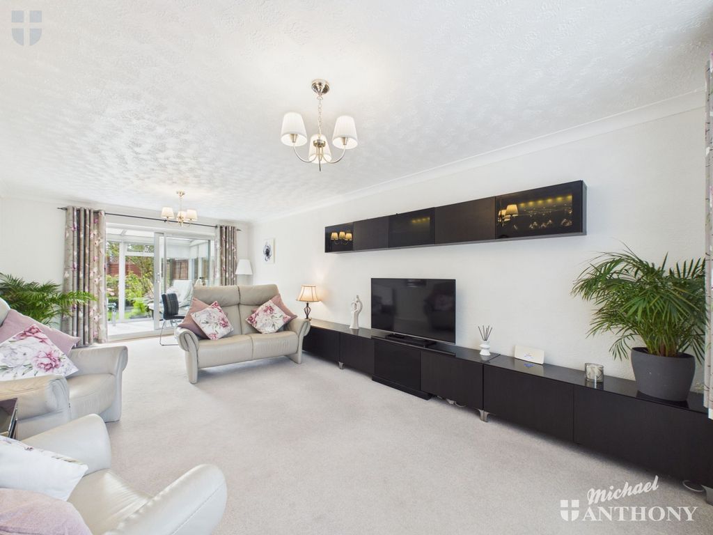 Property photo 2 of 14 Cam03218G0-Pr0977-Still006