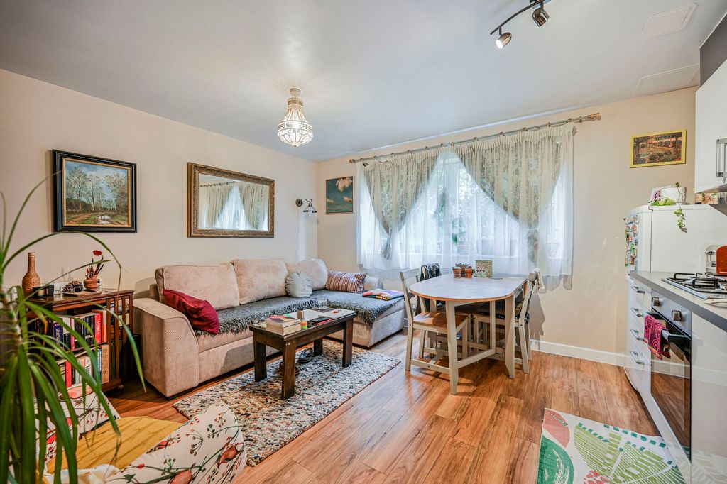 Property photo 2 of 10