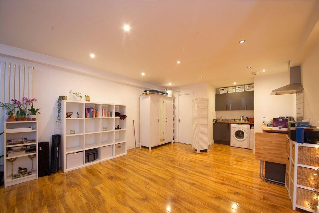 Property photo 2 of 26 Picture No. 21