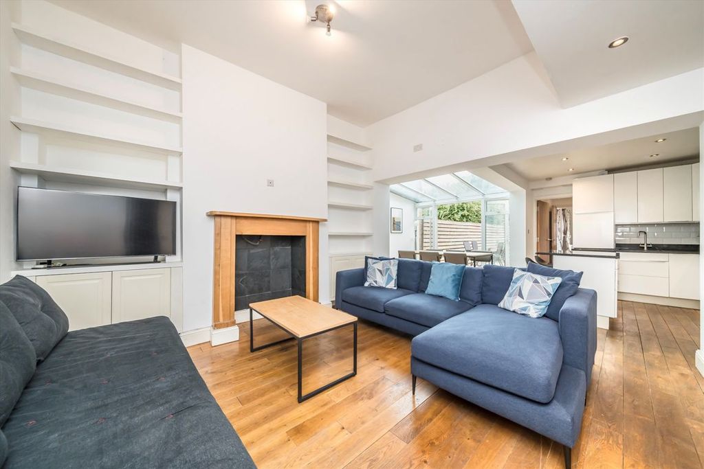 Property photo 2 of 11