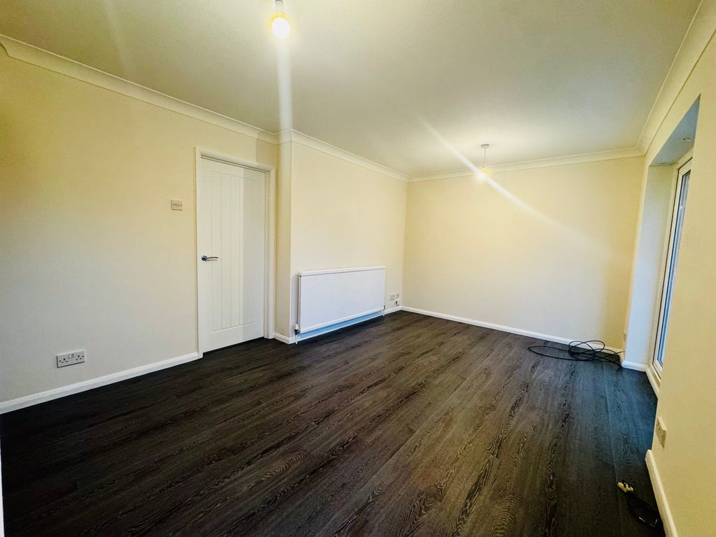 Property photo 3 of 11 Image