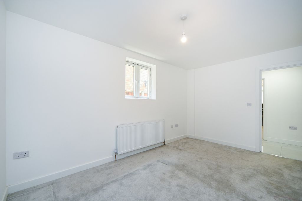 Property photo 2 of 9 6Ef96A81-c552-F11...