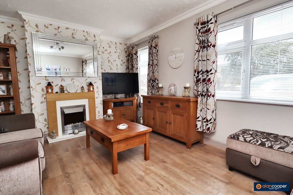 Property photo 2 of 24 4373983