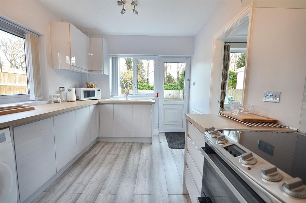 Property photo 2 of 15 Kitchen