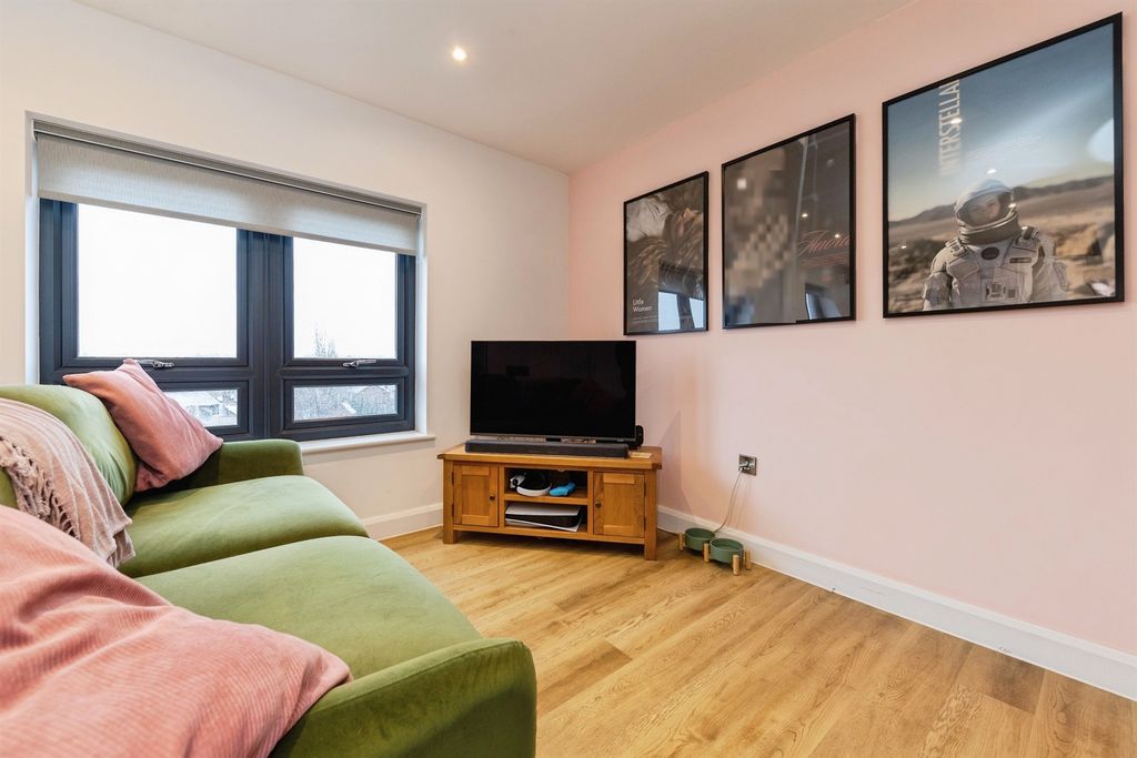 Additional image 7 of 2 bed flat for saleLeys Avenue, Letchworth Garden City SG6