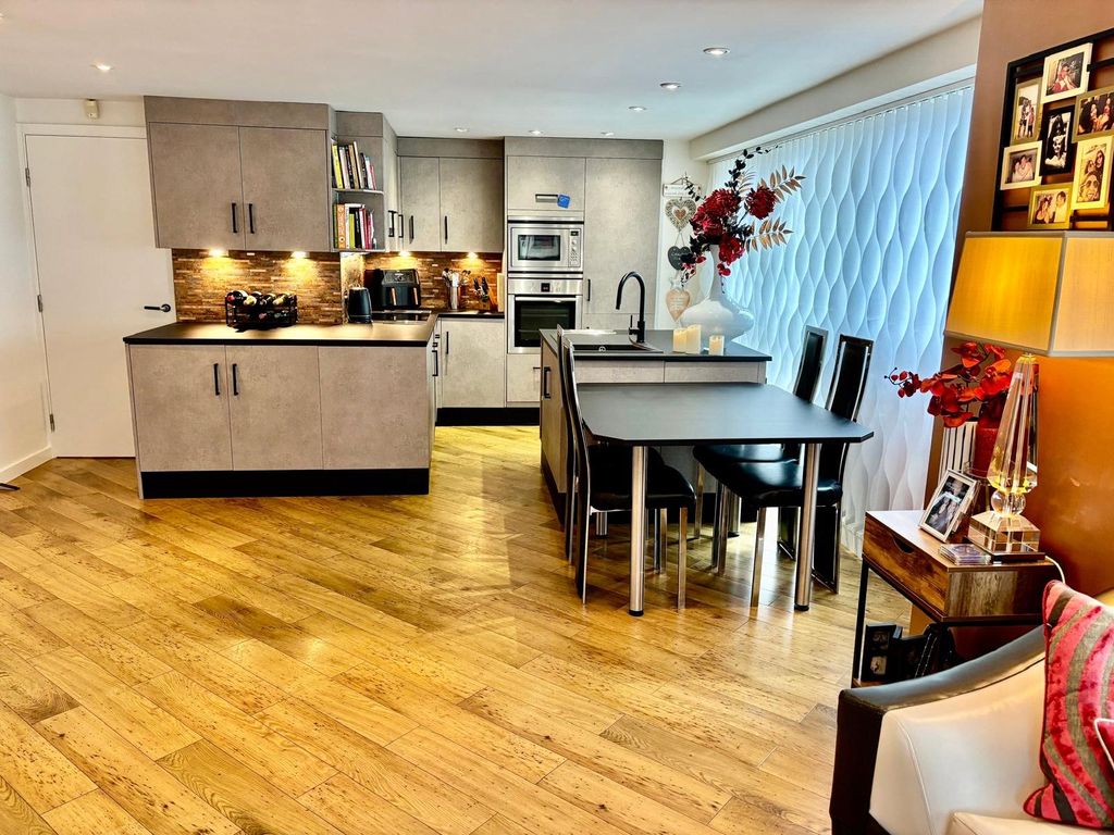 Property photo 3 of 11 Picture No. 02