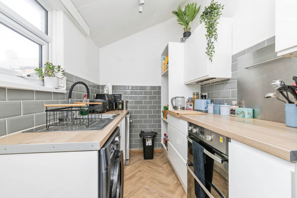 Property photo 3 of 15 Kitchen