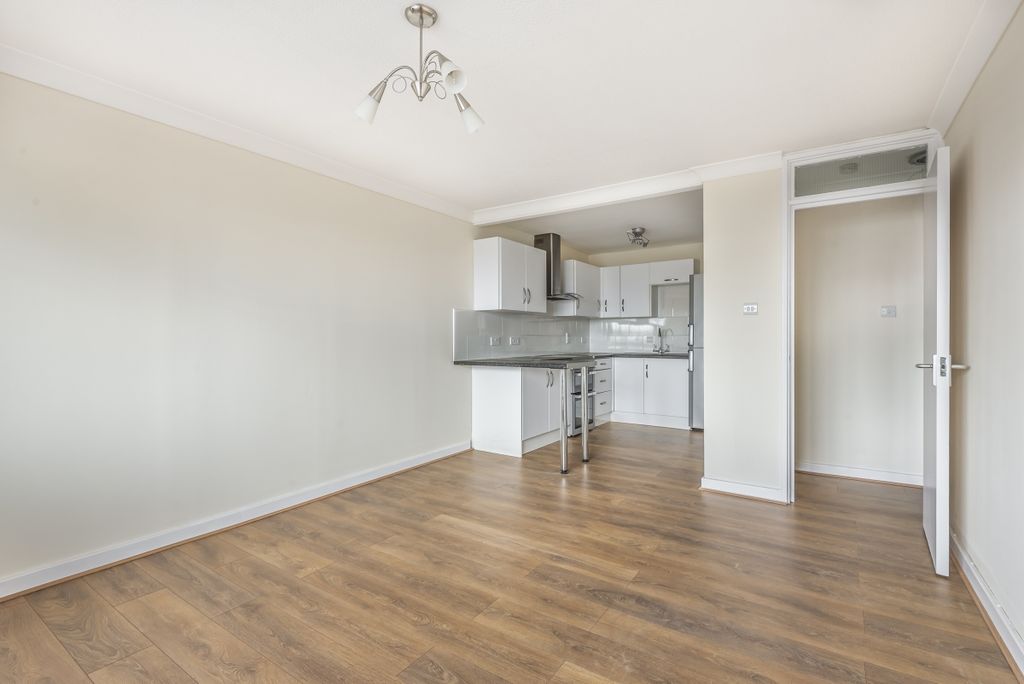 Property photo 1 of 8 556993 (3)