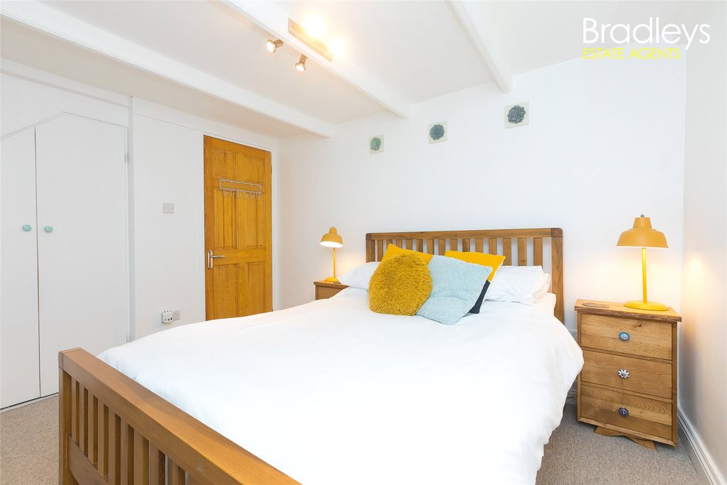 Property photo 3 of 14 3 - Picture No. 08
