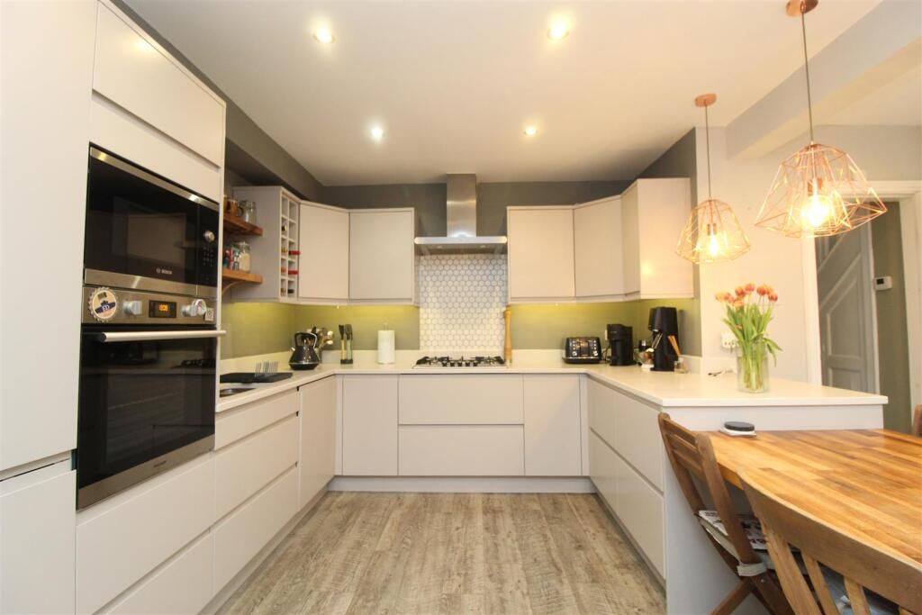 Property photo 1 of 10 4 Bed Terraced House + Office To Rent, Mitcham Cr4