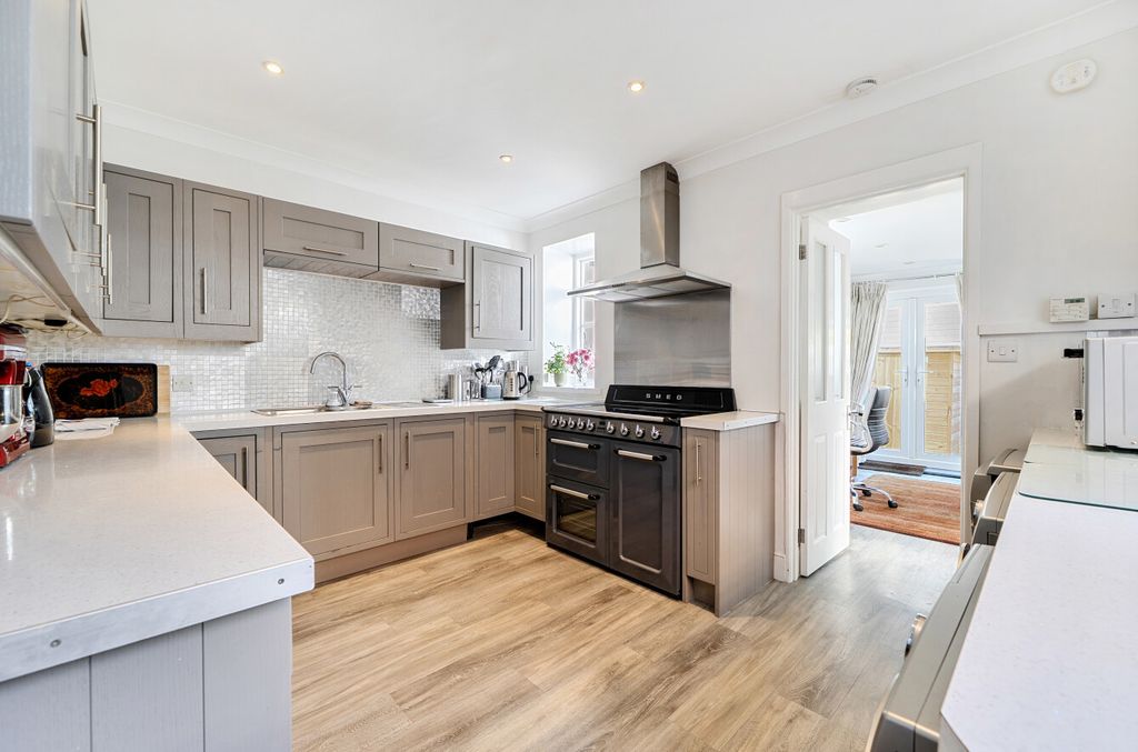 Property photo 2 of 15 1372338-15-68Fb5E...