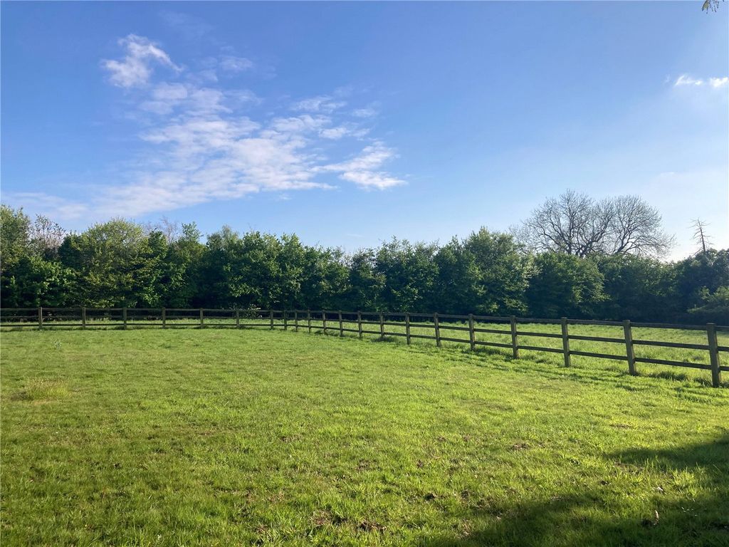 Property photo 3 of 22 Picture No. 27