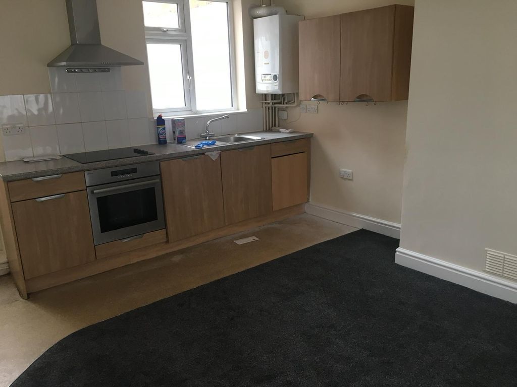 Property photo 3 of 9 Kitchen/Lounge