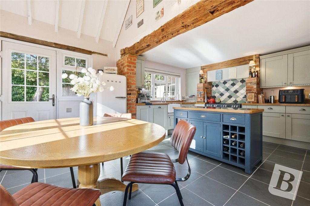 Property photo 2 of 20 Kitchen/Breakfast Rm