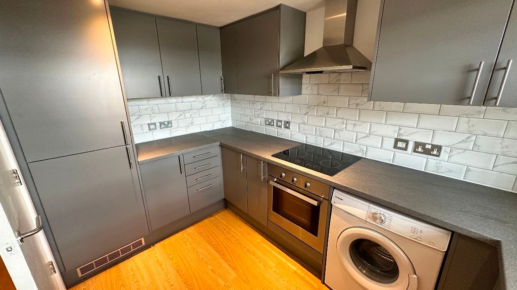 Property photo 2 of 39