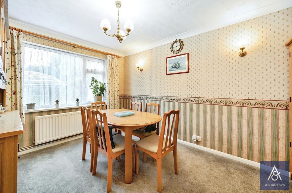 4 bed detached house for saleCartwright Crescent, Brackley, Northamptonshire NN13 photo 4