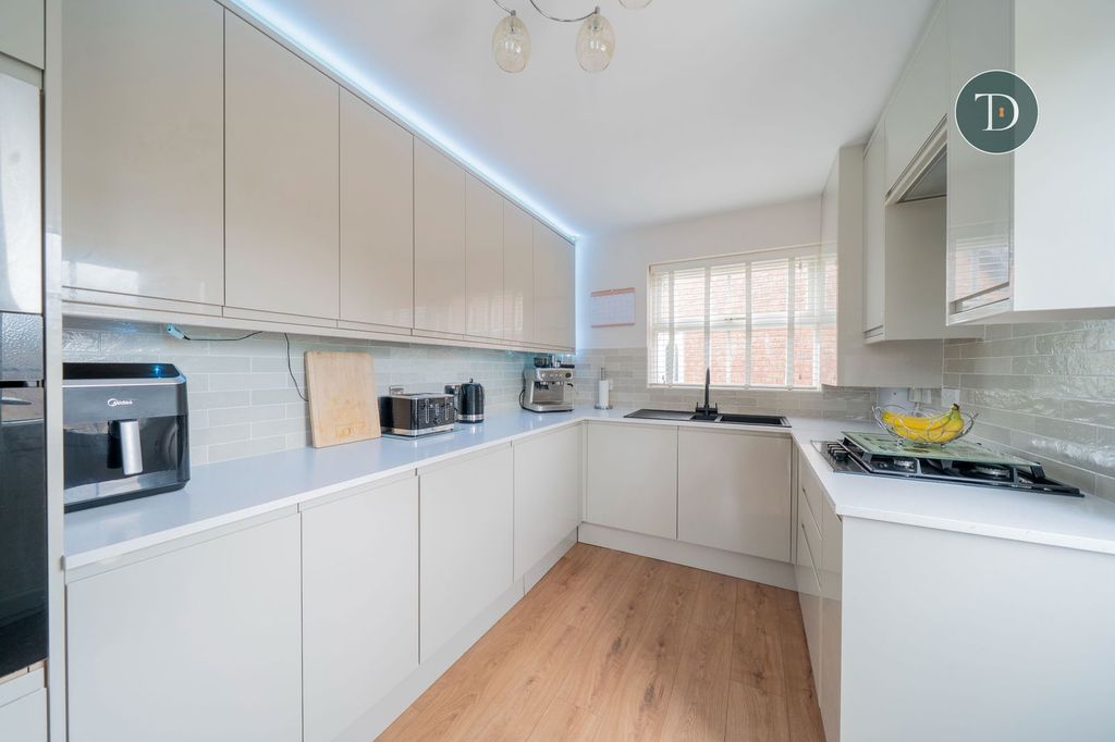 Property photo 3 of 28