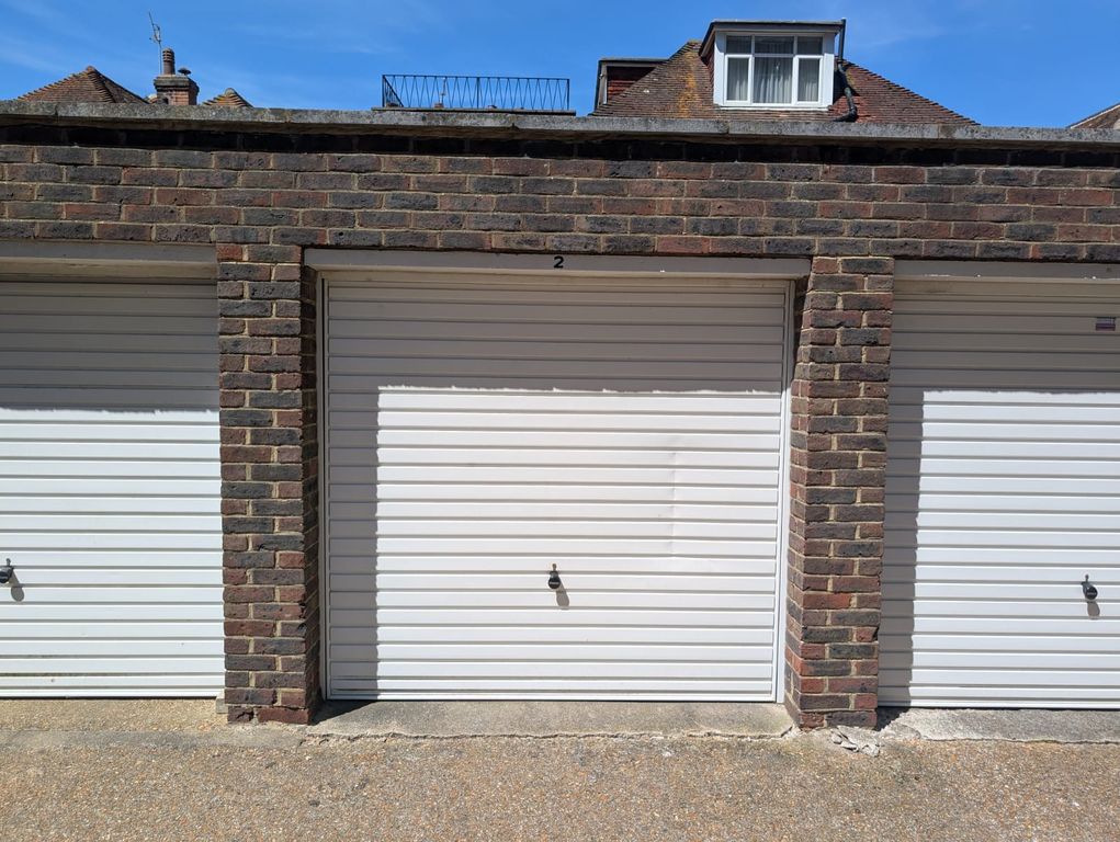 Property photo 1 of 3 Garage